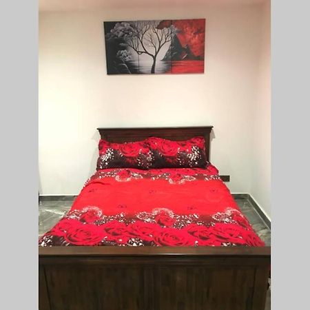 Bright, Stylish Studio Flat With Sky Sports Earley Buitenkant foto