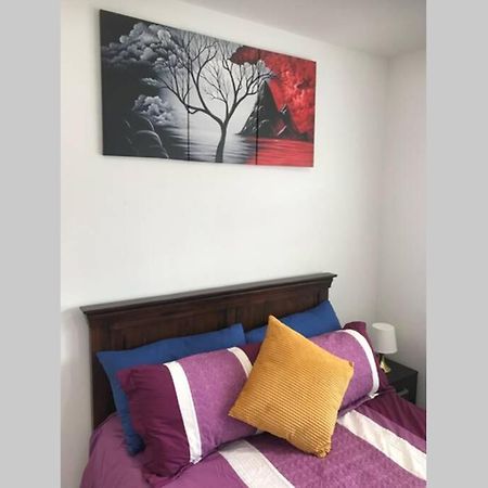 Bright, Stylish Studio Flat With Sky Sports Earley Buitenkant foto