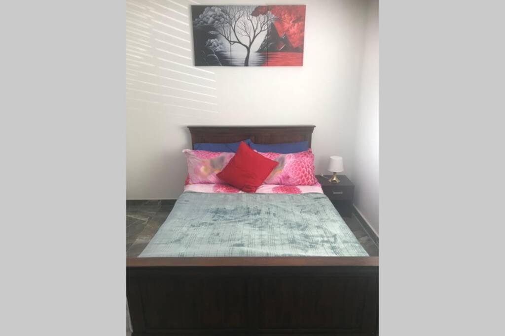 Bright, Stylish Studio Flat With Sky Sports Earley Buitenkant foto