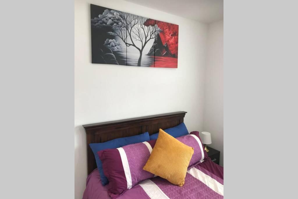 Bright, Stylish Studio Flat With Sky Sports Earley Buitenkant foto
