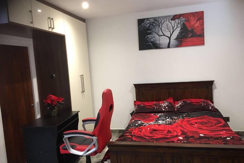 Bright, Stylish Studio Flat With Sky Sports Earley Buitenkant foto