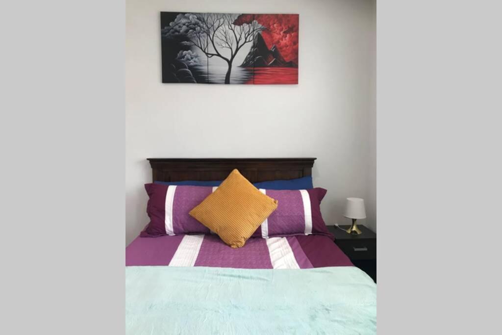 Bright, Stylish Studio Flat With Sky Sports Earley Buitenkant foto